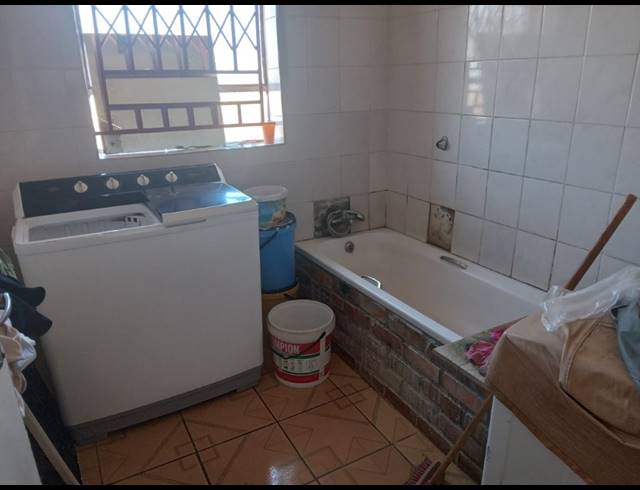 2 BEDROOM HOUSE FOR SALE IN TSAKANE